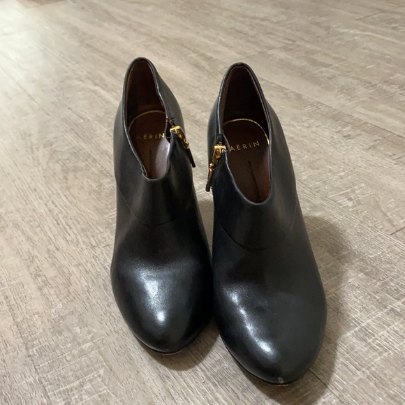 Black High Heel Ankle Boots with zipper - Picture 2 of 3